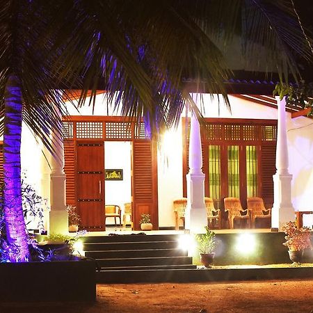 Green Palace Hotel Anuradhapura Ngoại thất bức ảnh