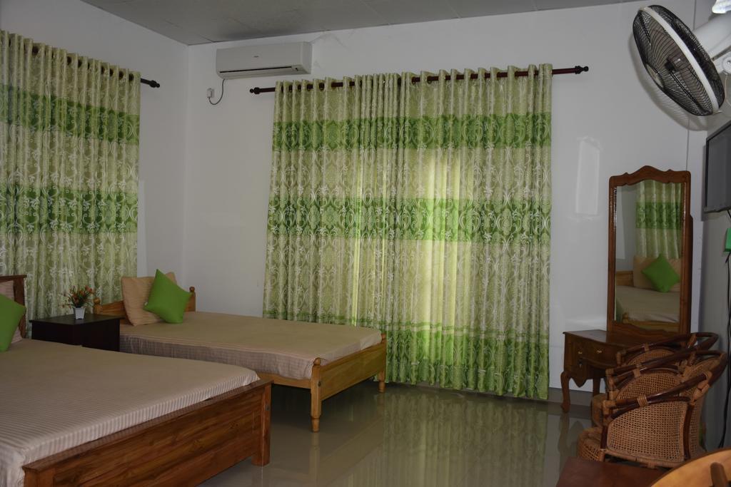 Green Palace Hotel Anuradhapura Ngoại thất bức ảnh