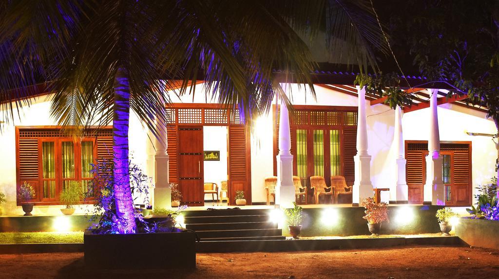 Green Palace Hotel Anuradhapura Ngoại thất bức ảnh