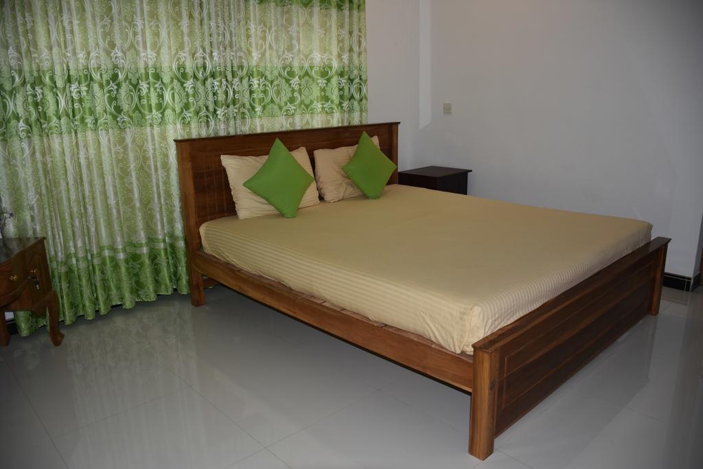 Green Palace Hotel Anuradhapura Ngoại thất bức ảnh