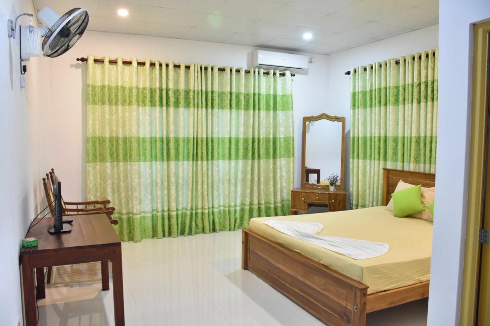 Green Palace Hotel Anuradhapura Ngoại thất bức ảnh